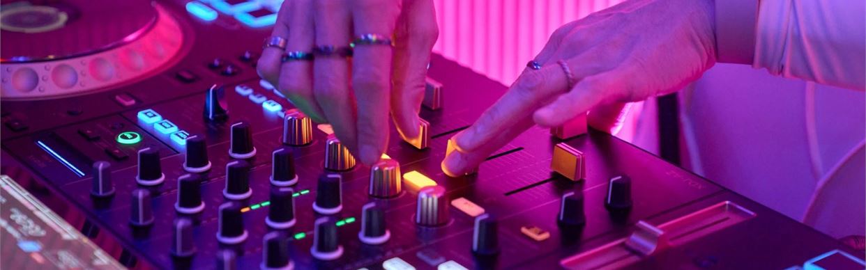 DJ Live at the Riverview Hotel | Saturday Night