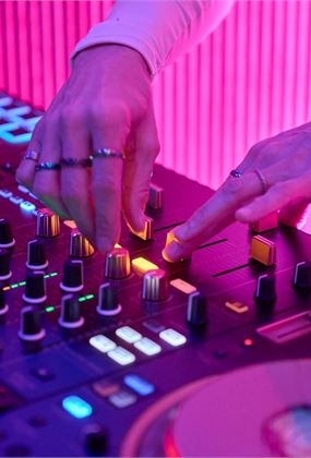 DJ Live at the Riverview Hotel | Saturday Night
