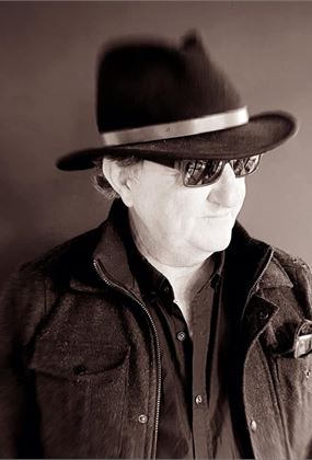 Dave Cavanagh – Sunday Live Music at the Riverview Hotel